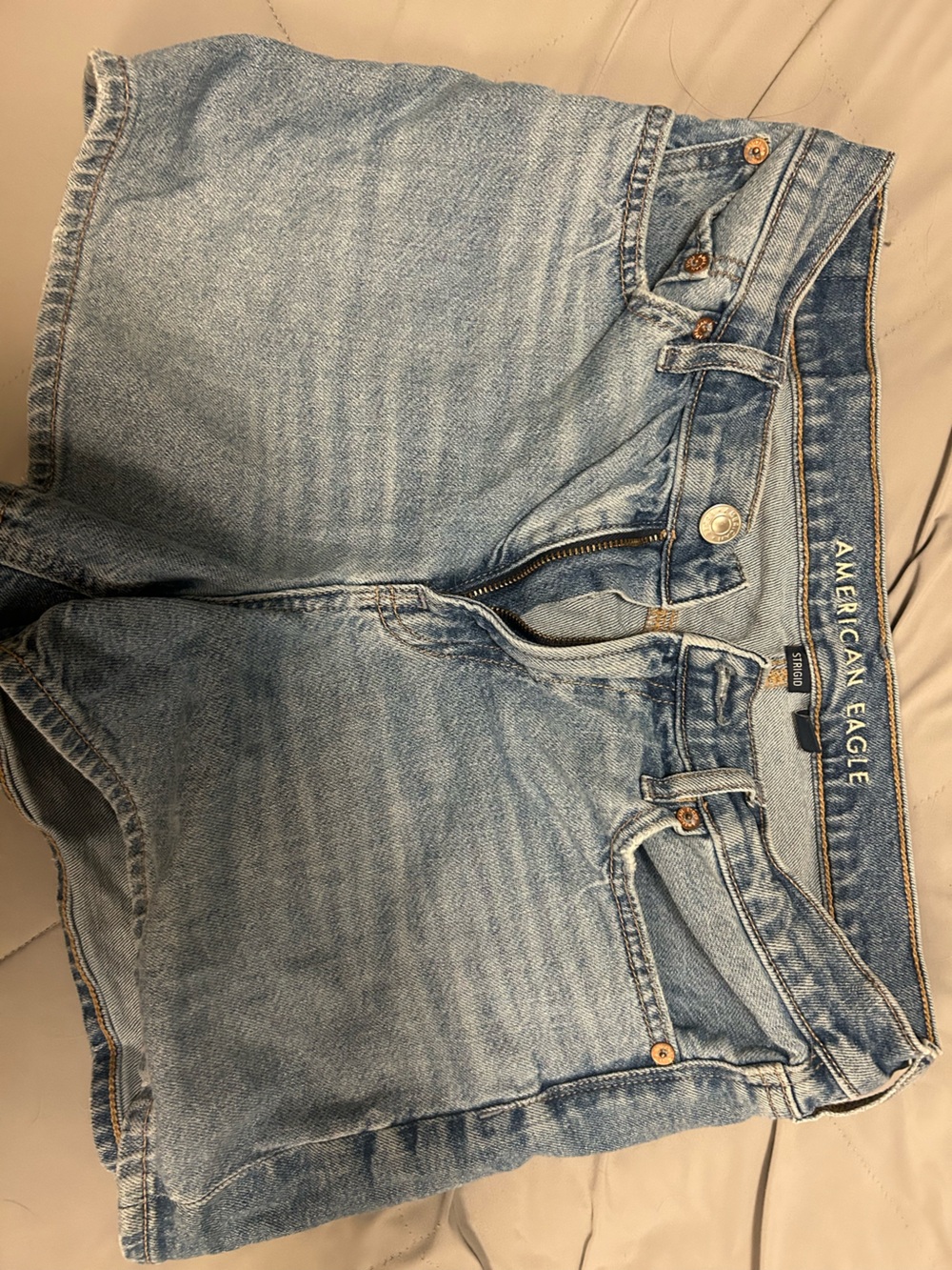 American Eagle Outfitters Women's Light Wash Relaxed Jean shorts